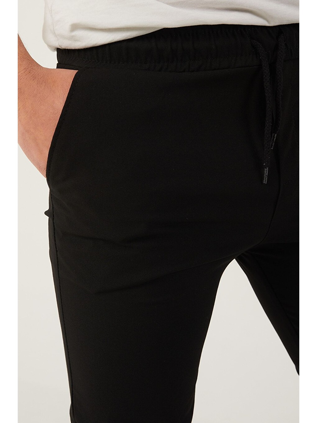 Siyah Erkek Dar Kalıp Lastikli Paça Jogger Pantolon-3