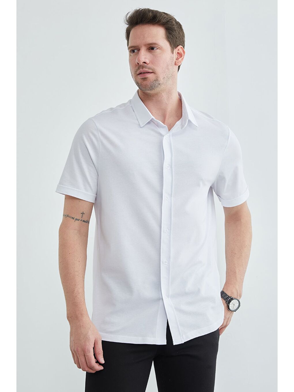 Beyaz Basic Düğmeli Kısa Kol Gömlek-1