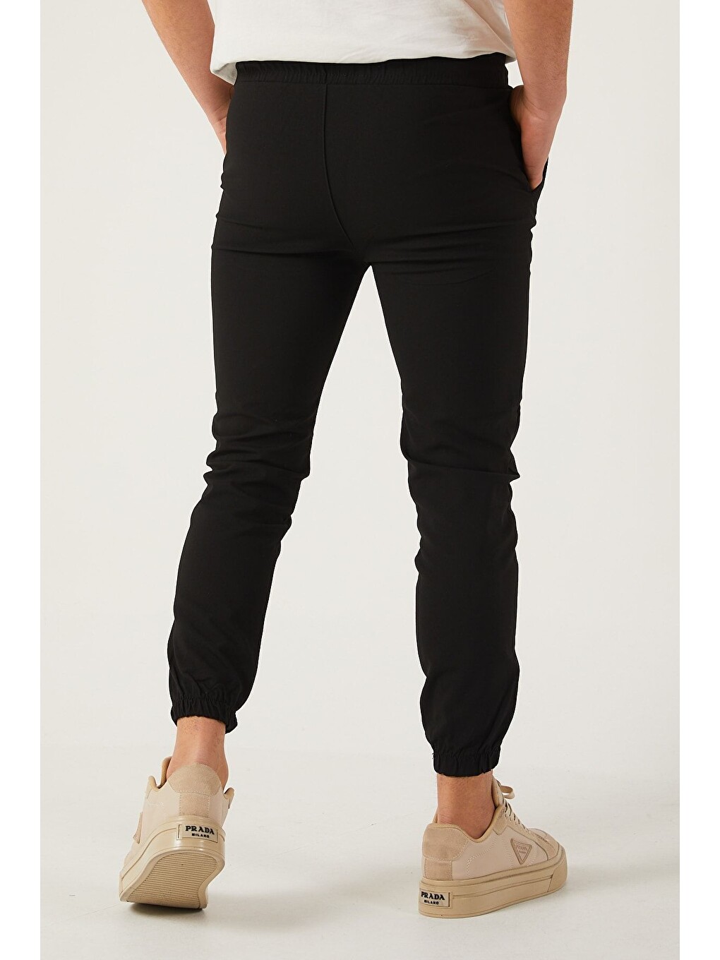 Siyah Erkek Dar Kalıp Lastikli Paça Jogger Pantolon-4