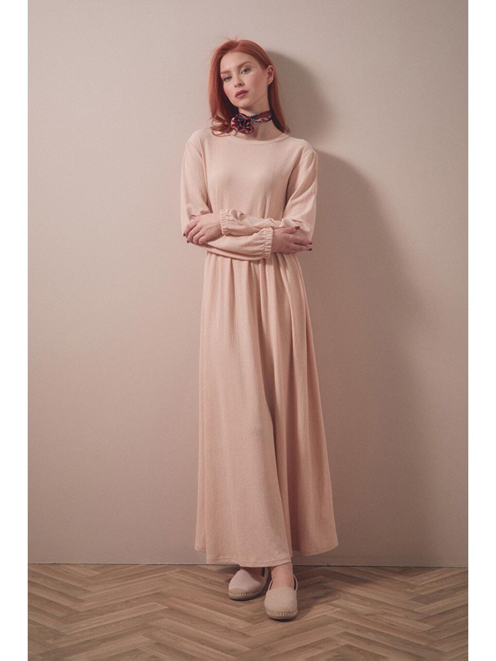 Bej Bürümcük Kumaş Kuşaklı Elbise