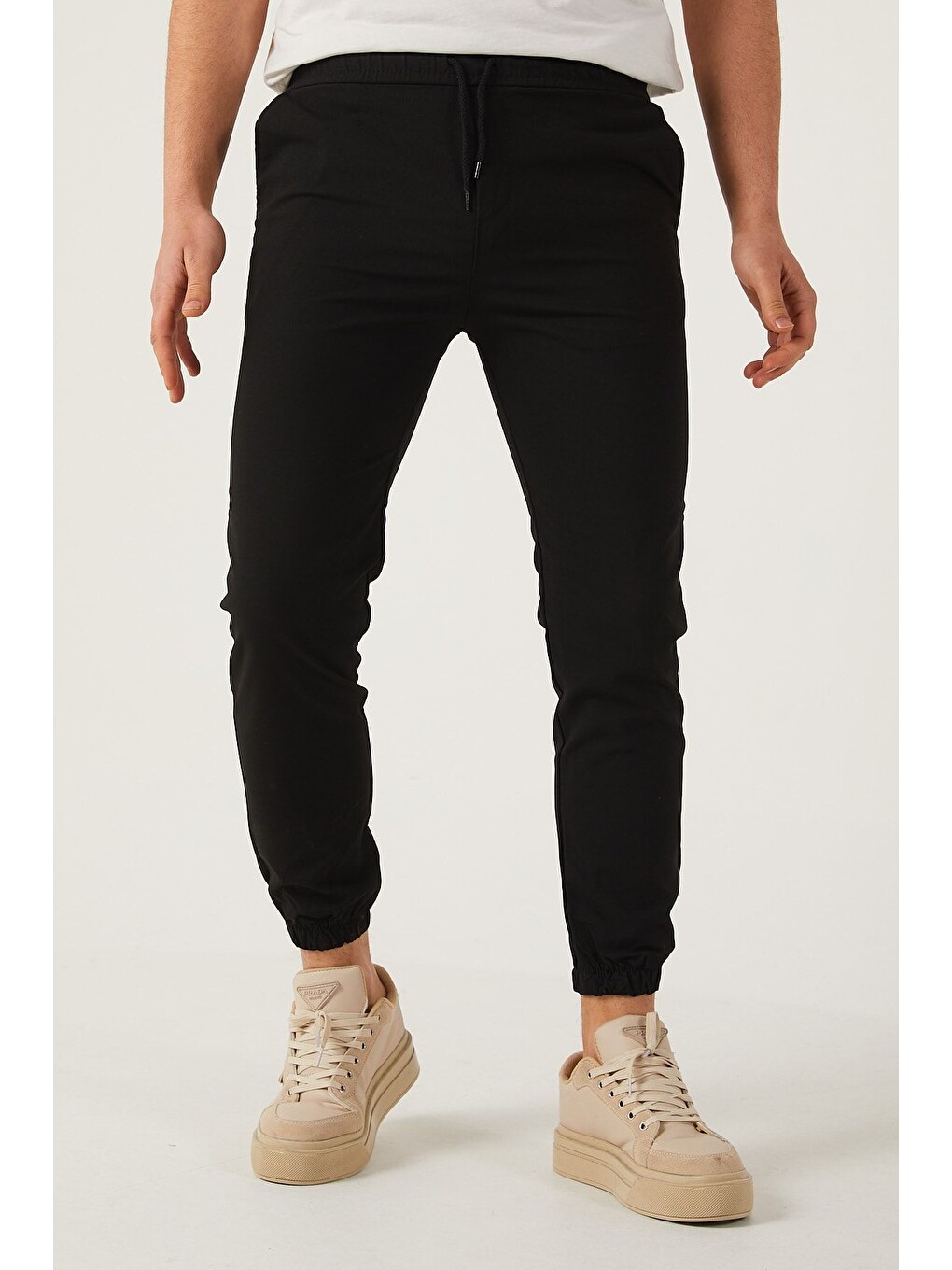 Siyah Erkek Dar Kalıp Lastikli Paça Jogger Pantolon-6