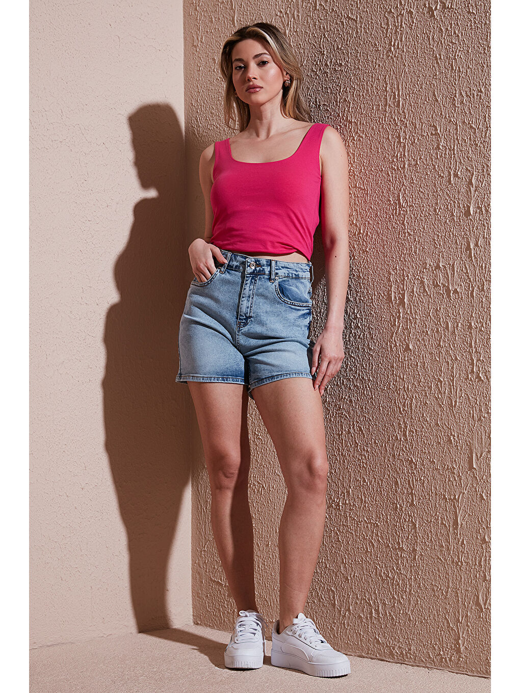 Mavi Streç Pamuklu Mom Fit Yüksek Bel Mini Kadın Jean Short 25Y0188K1-3