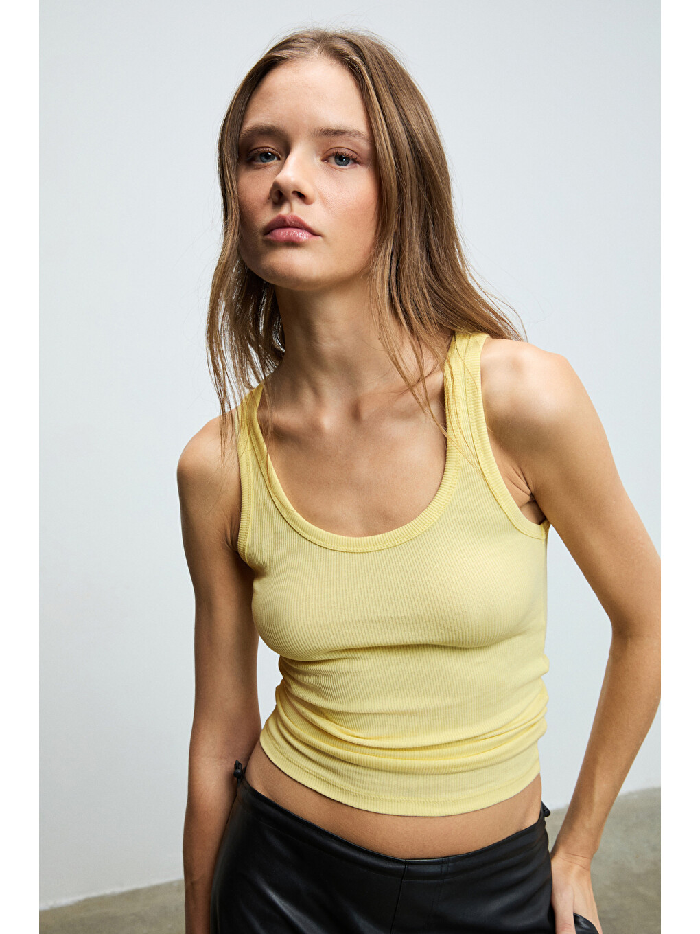 Lıllesol Kadın Fitilli Görünümlü Slim Fit Vücuda Oturan Havuz Yakalı Pamuklu Basic Koyu Sarı Atlet-1