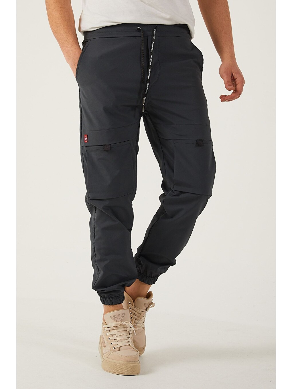 Gri Erkek Paraşüt Kumaş Tarz Cepli Paça Ve Bel Lastikli Jogger Spor Pantolon