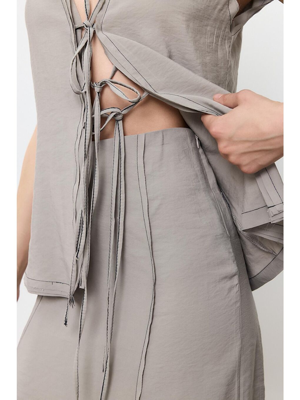 Gri Dikiş Detaylı Midi Etek-1