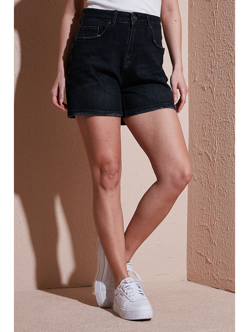 Antrasit Streç Pamuklu Mom Fit Yüksek Bel Mini Kadın Jean Short 25Y0188K1-2