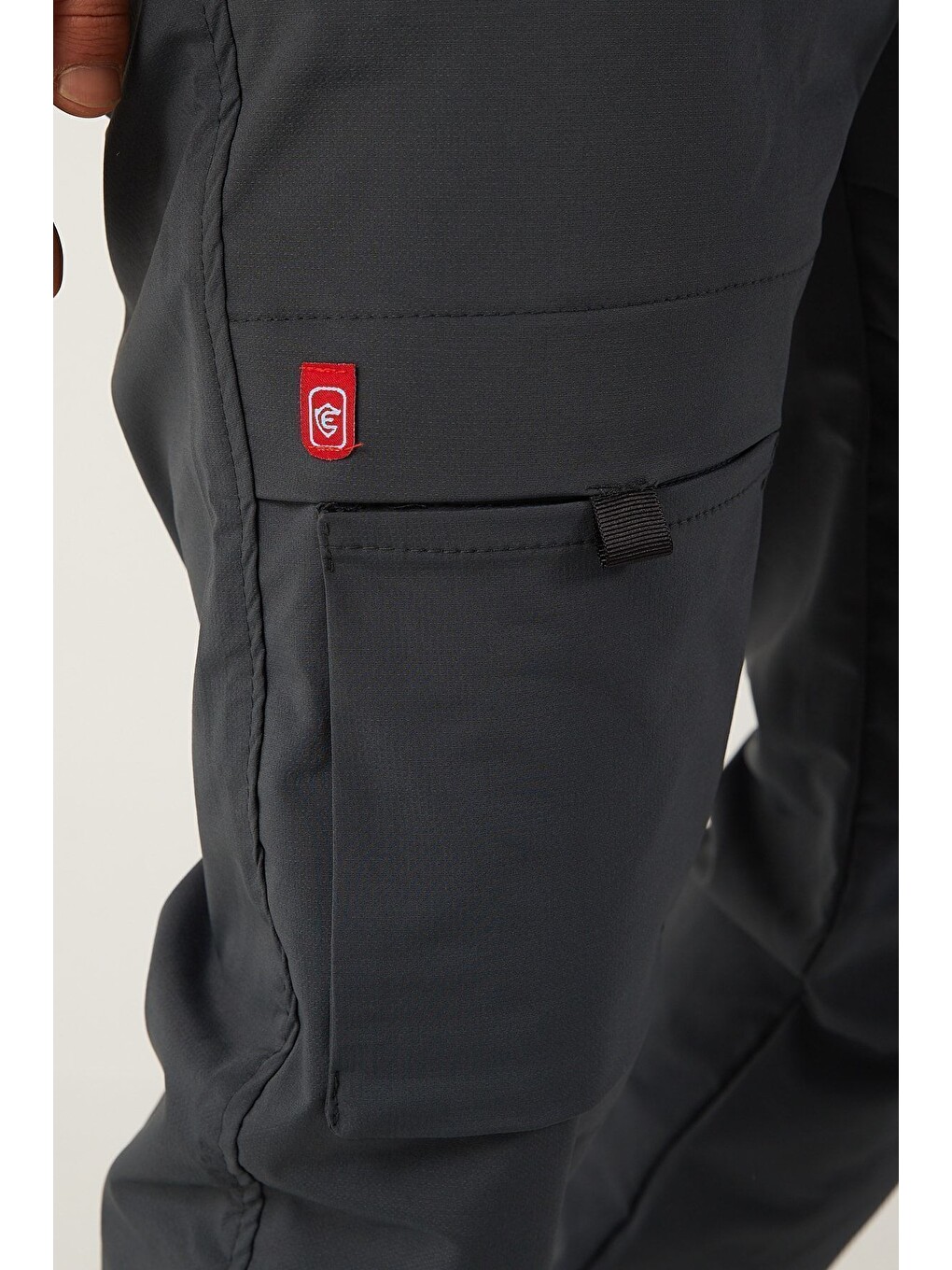 Gri Erkek Paraşüt Kumaş Tarz Cepli Paça Ve Bel Lastikli Jogger Spor Pantolon-1
