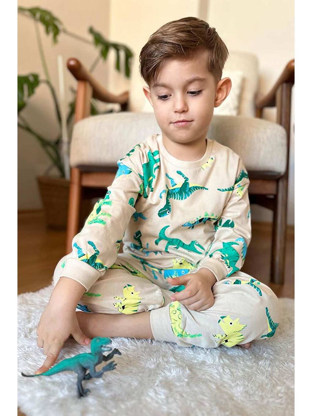 Ekru Erkek Çocuk Üzeri Dinozor Baskılı Bisiklet Yaka Bej Pijama Takımı-1