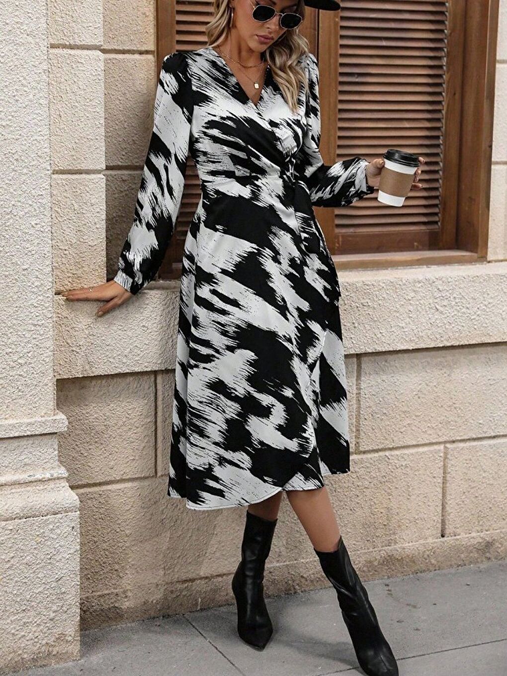 Siyah Kadın Uzun Kollu Kruvaze Yakalı Yandan Bağlamalı Desenli Mini Modal Elbise-1