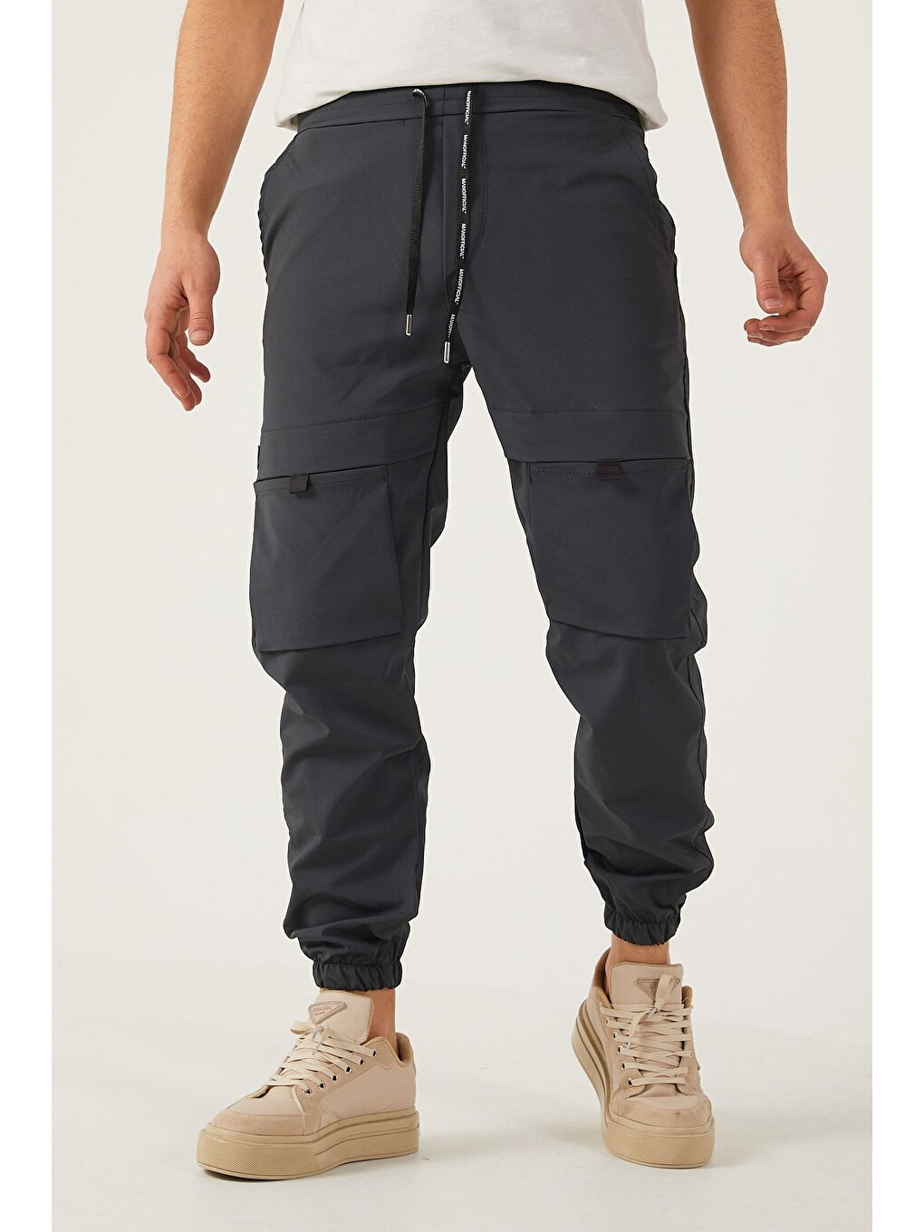 Gri Erkek Paraşüt Kumaş Tarz Cepli Paça Ve Bel Lastikli Jogger Spor Pantolon-3