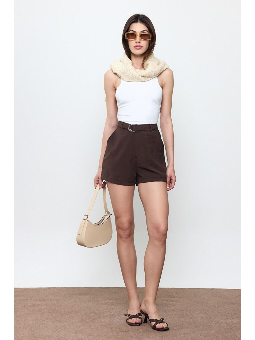 Kahverengi Kemerli Şort