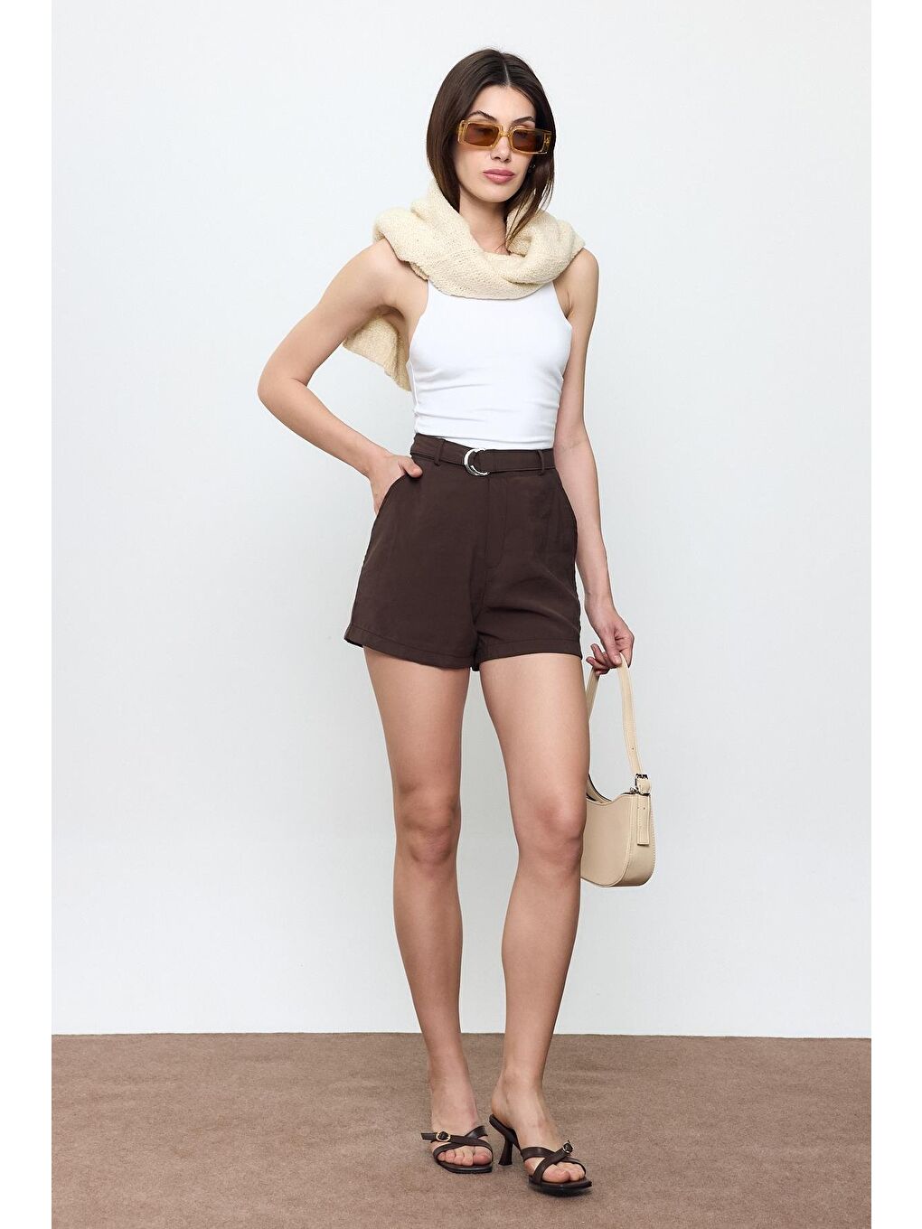 Kahverengi Kemerli Şort-1