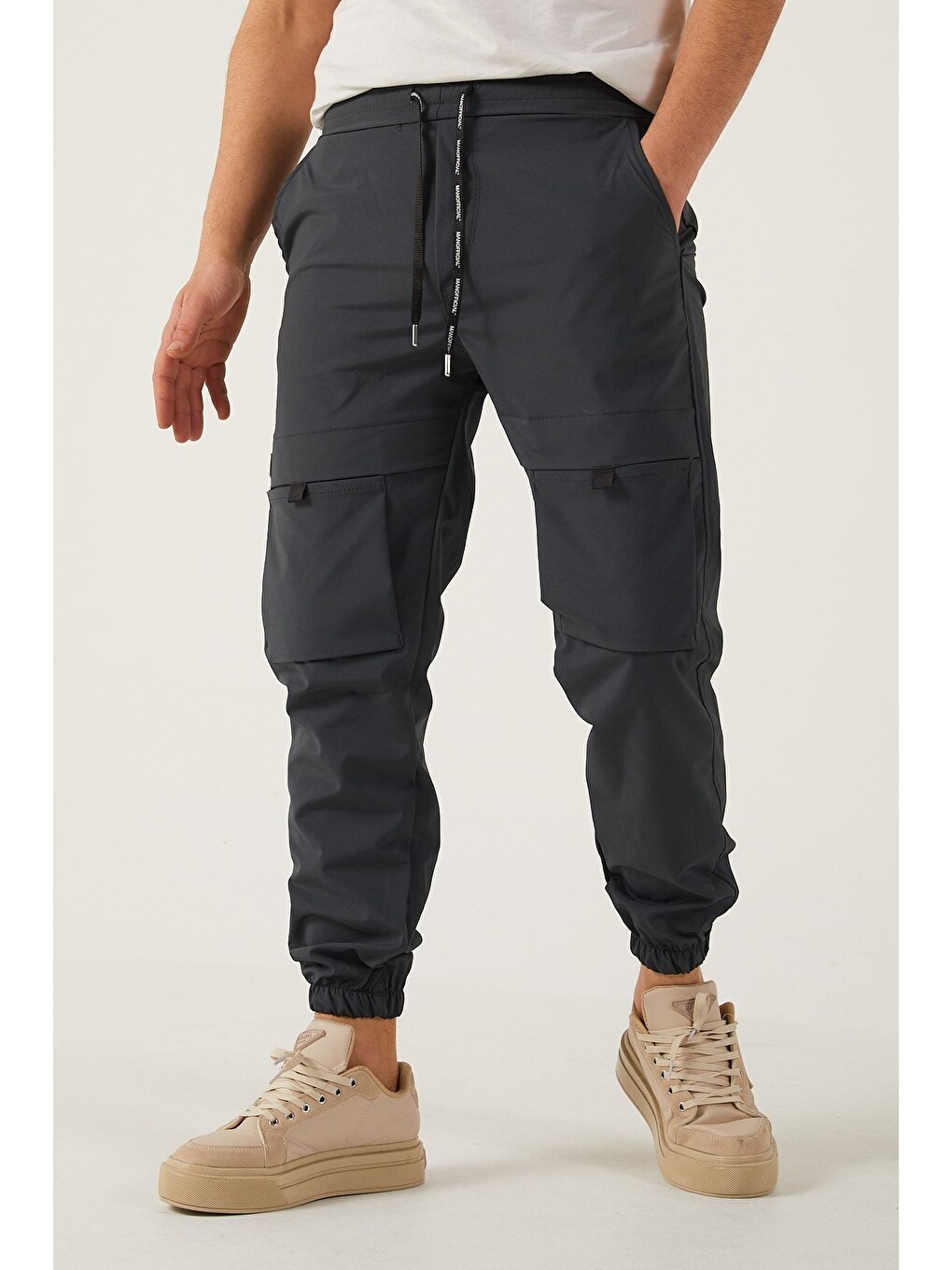 Gri Erkek Paraşüt Kumaş Tarz Cepli Paça Ve Bel Lastikli Jogger Spor Pantolon-4