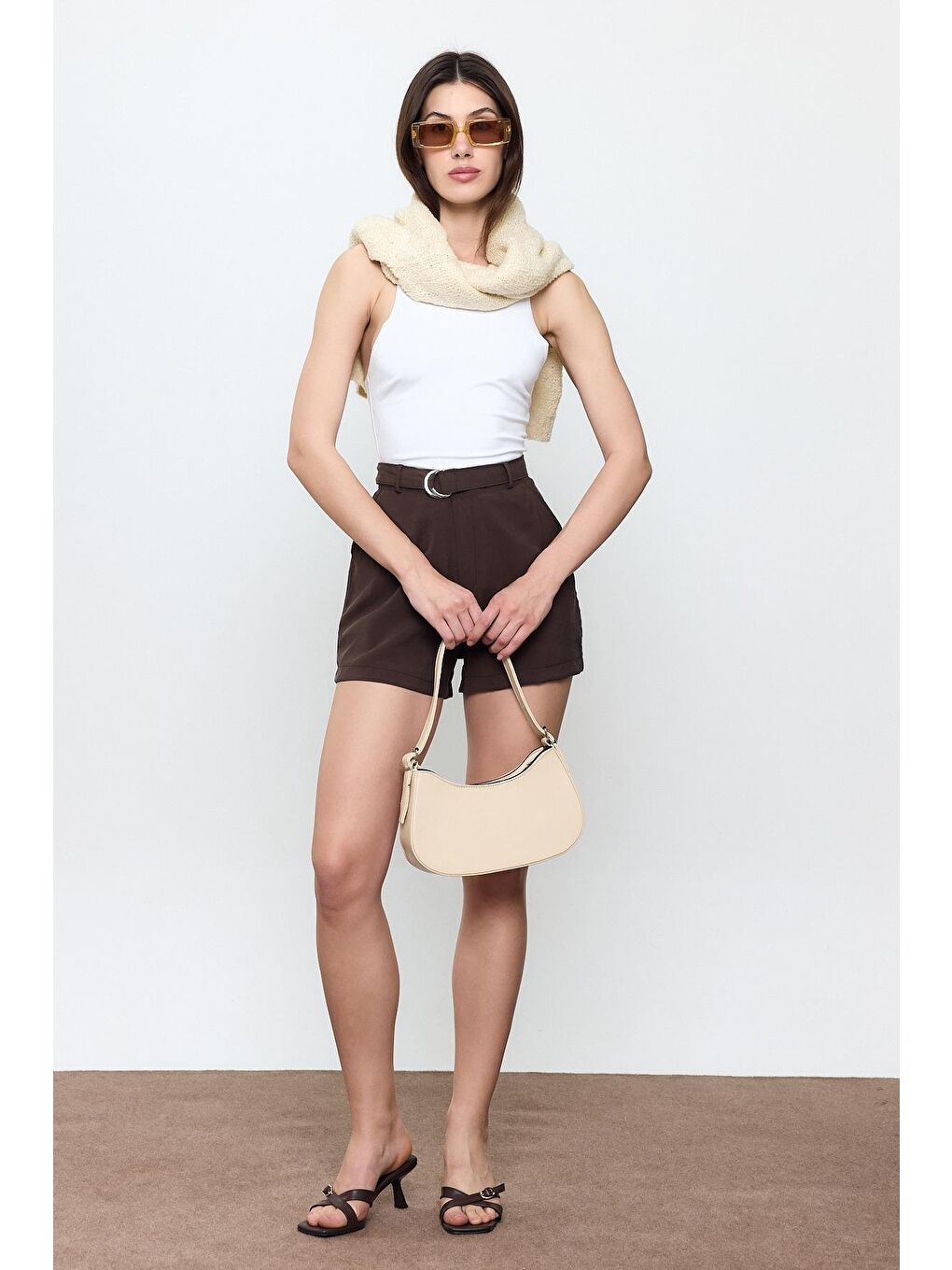 Kahverengi Kemerli Şort-2