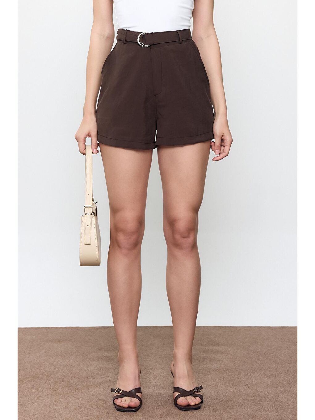 Kahverengi Kemerli Şort-3