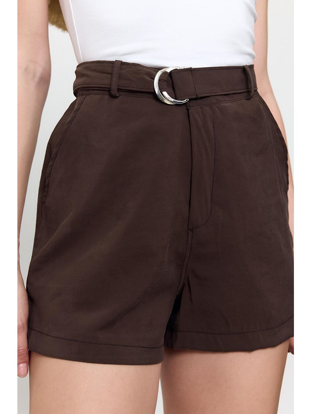 Kahverengi Kemerli Şort-4