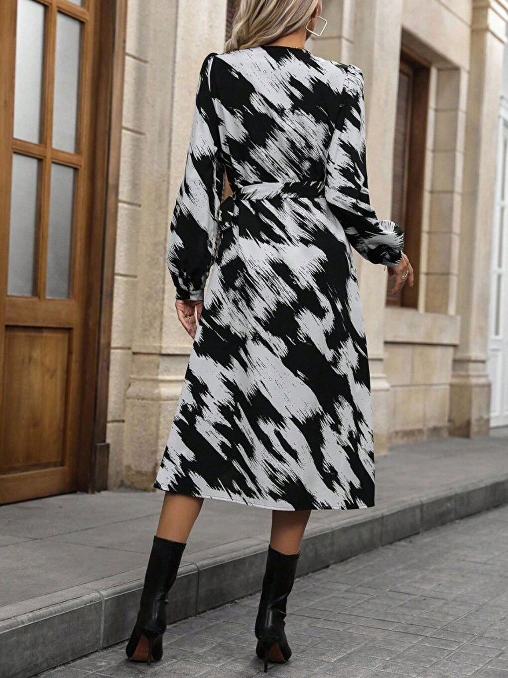 Siyah Kadın Uzun Kollu Kruvaze Yakalı Yandan Bağlamalı Desenli Mini Modal Elbise-3