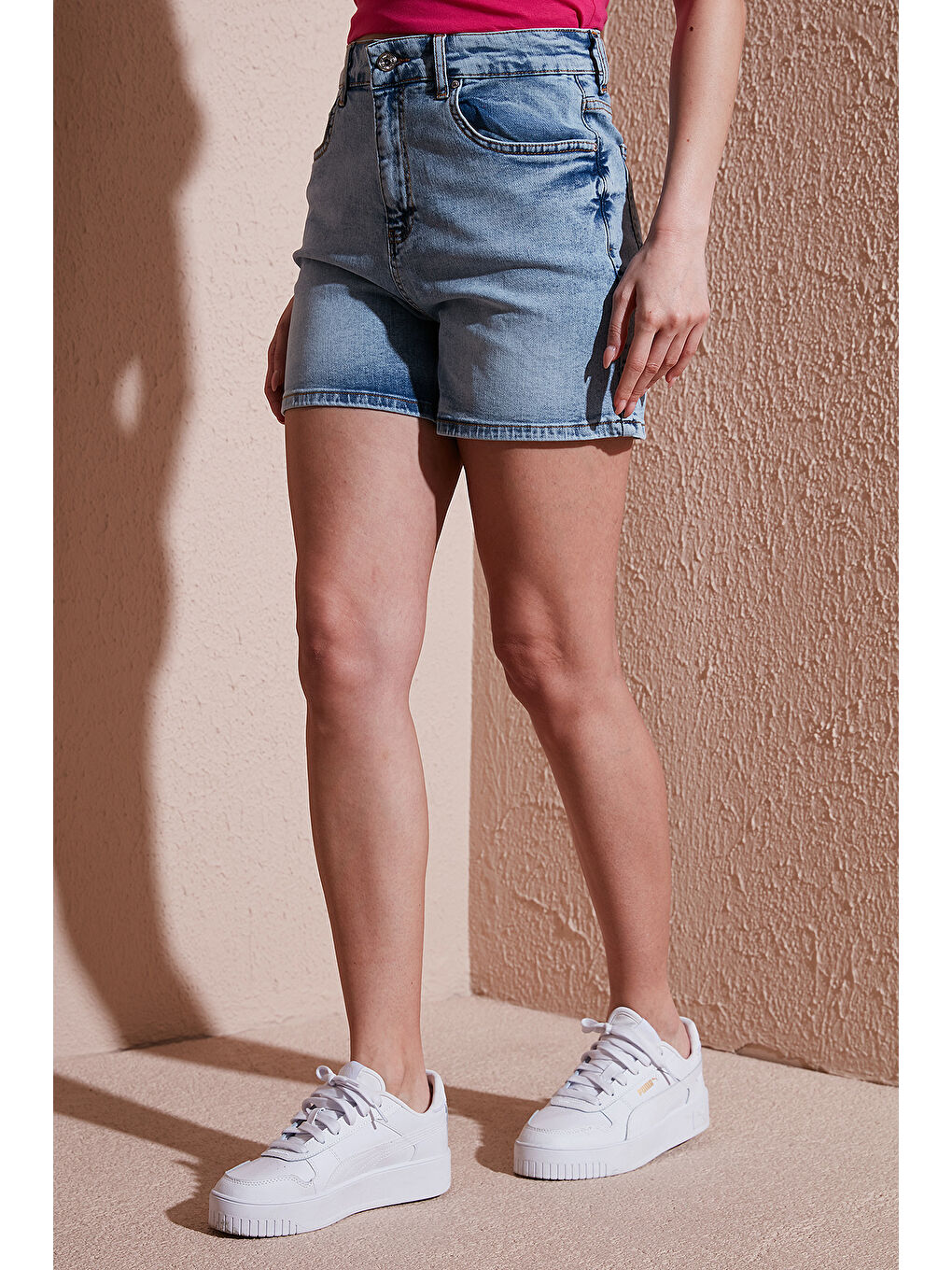Mavi Streç Pamuklu Mom Fit Yüksek Bel Mini Kadın Jean Short 25Y0188K1-4