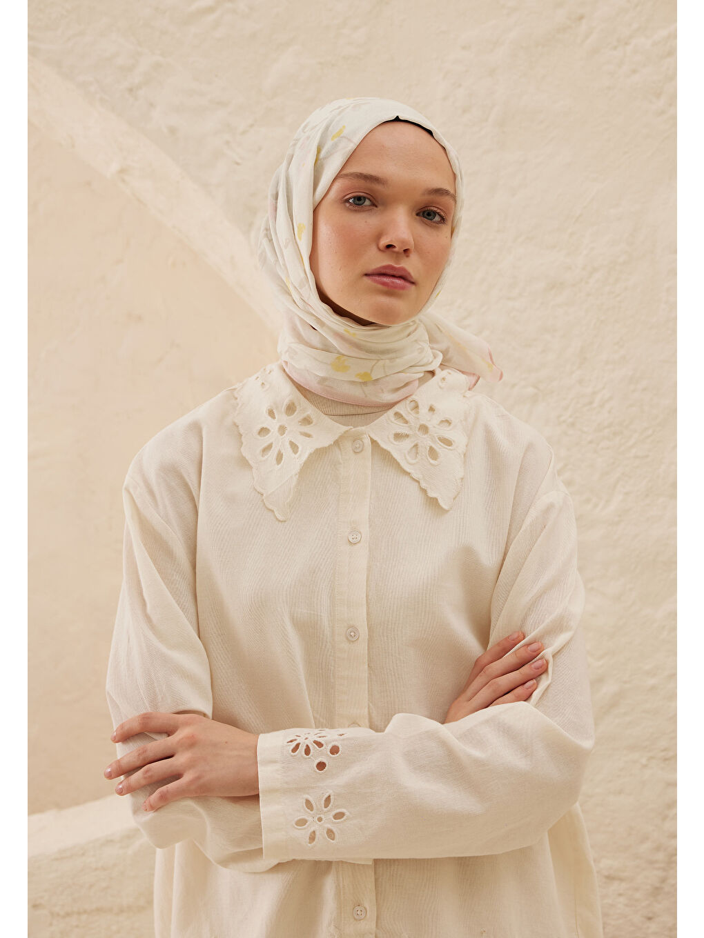 Beyaz Soft Flowers  Desen Rami Şal İnci