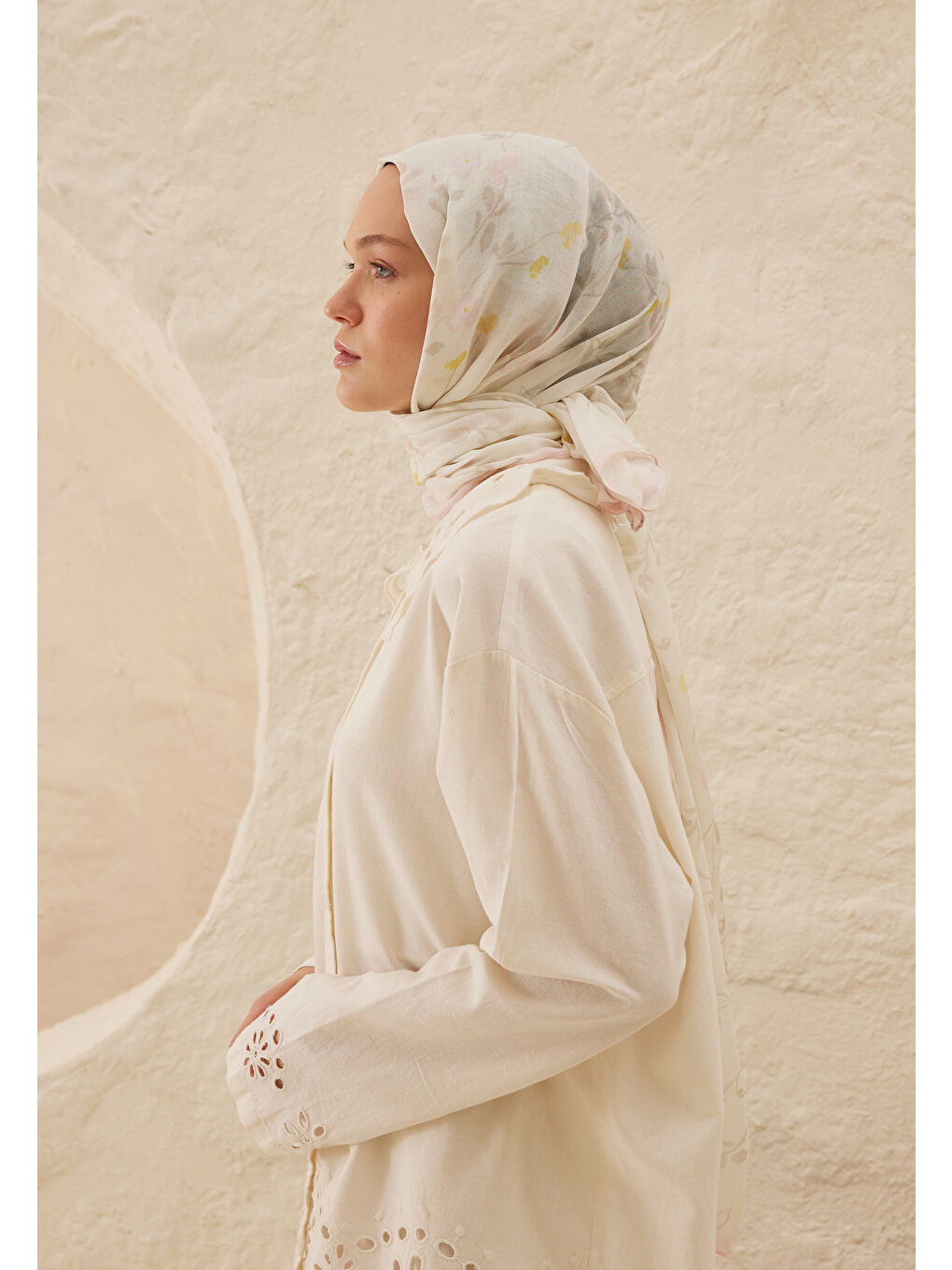 Beyaz Soft Flowers  Desen Rami Şal İnci-1