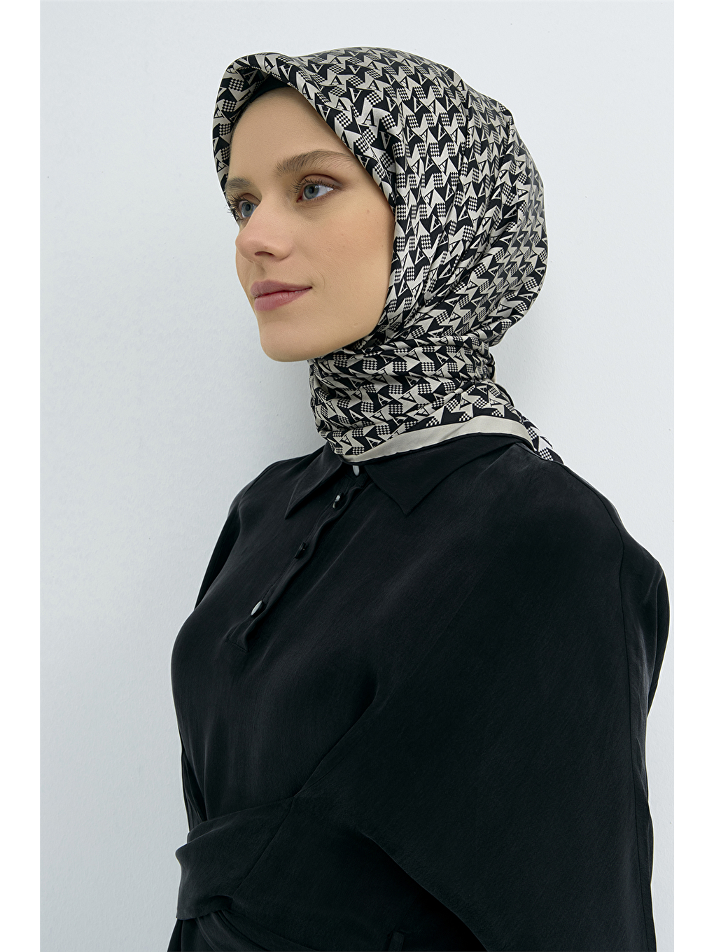 Siyah Saf İpek Sura Eşarp 9556D 01-2