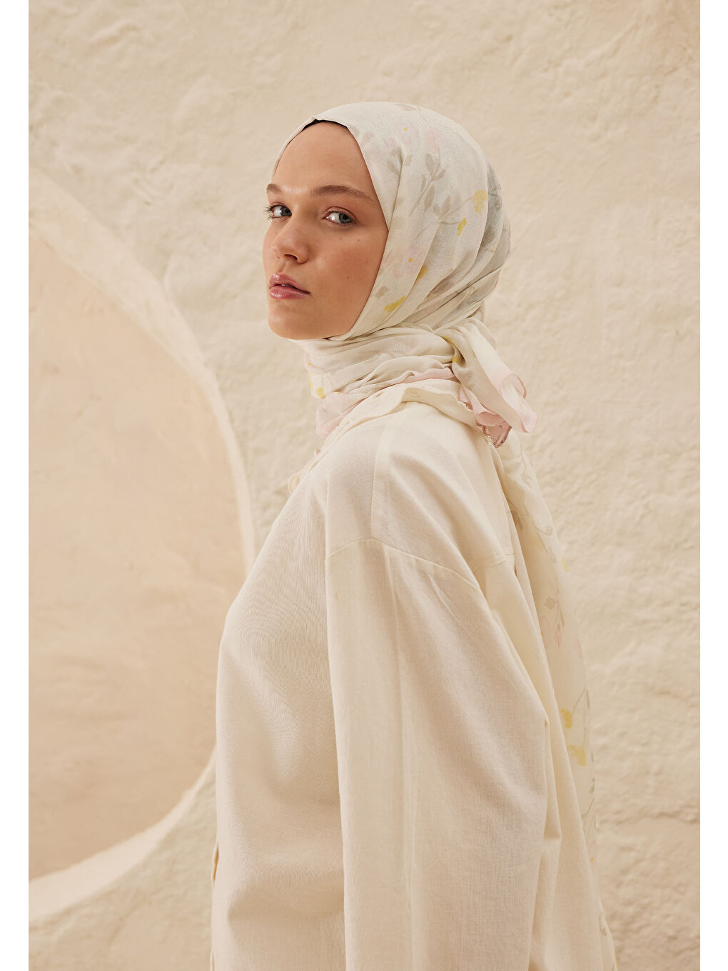 Beyaz Soft Flowers  Desen Rami Şal İnci-2