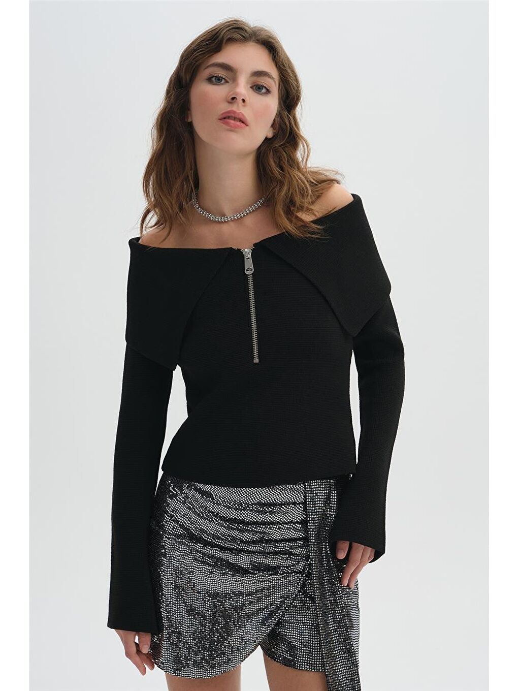 Siyah Kayık Yaka Fermuarlı Triko Kazak