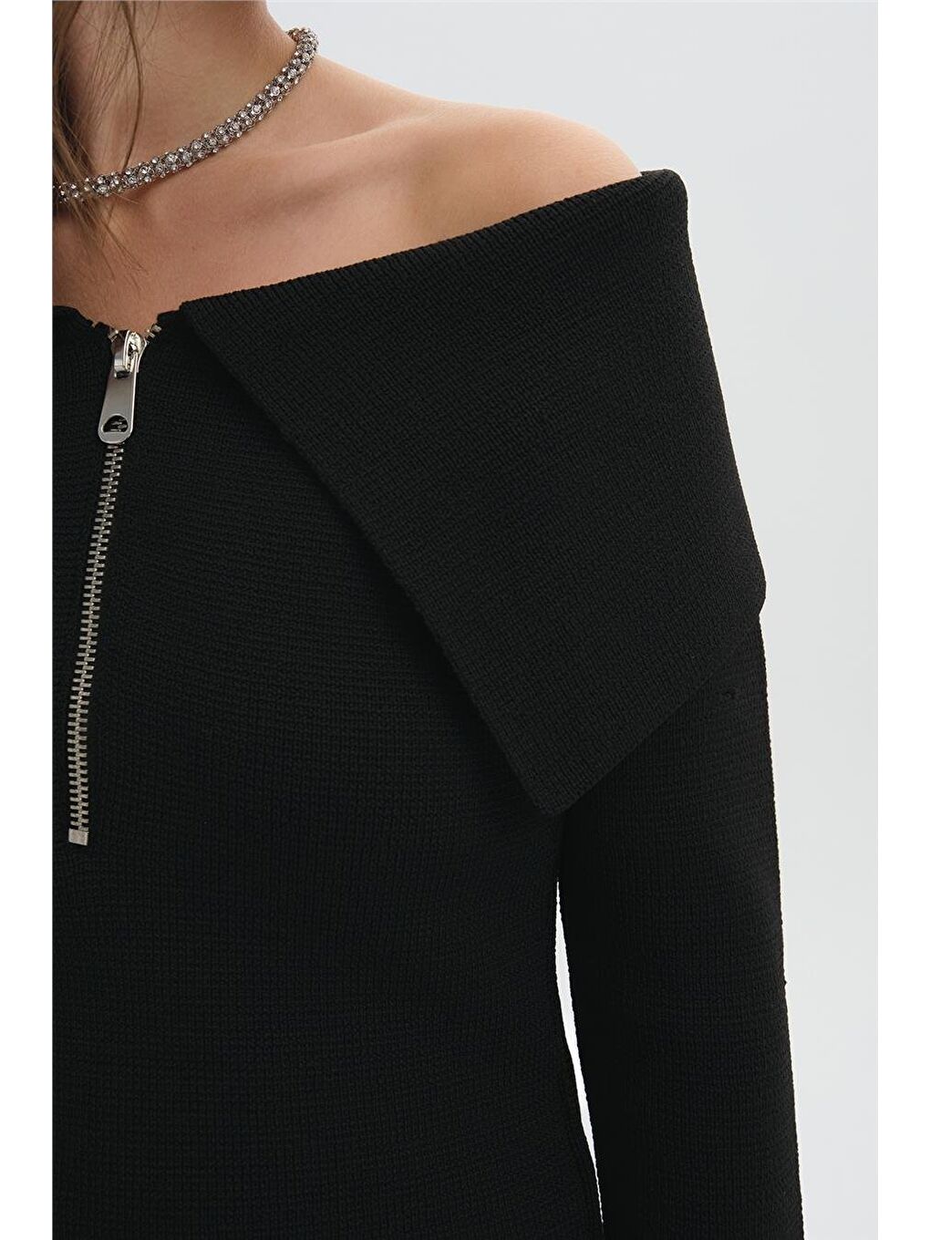 Siyah Kayık Yaka Fermuarlı Triko Kazak-3