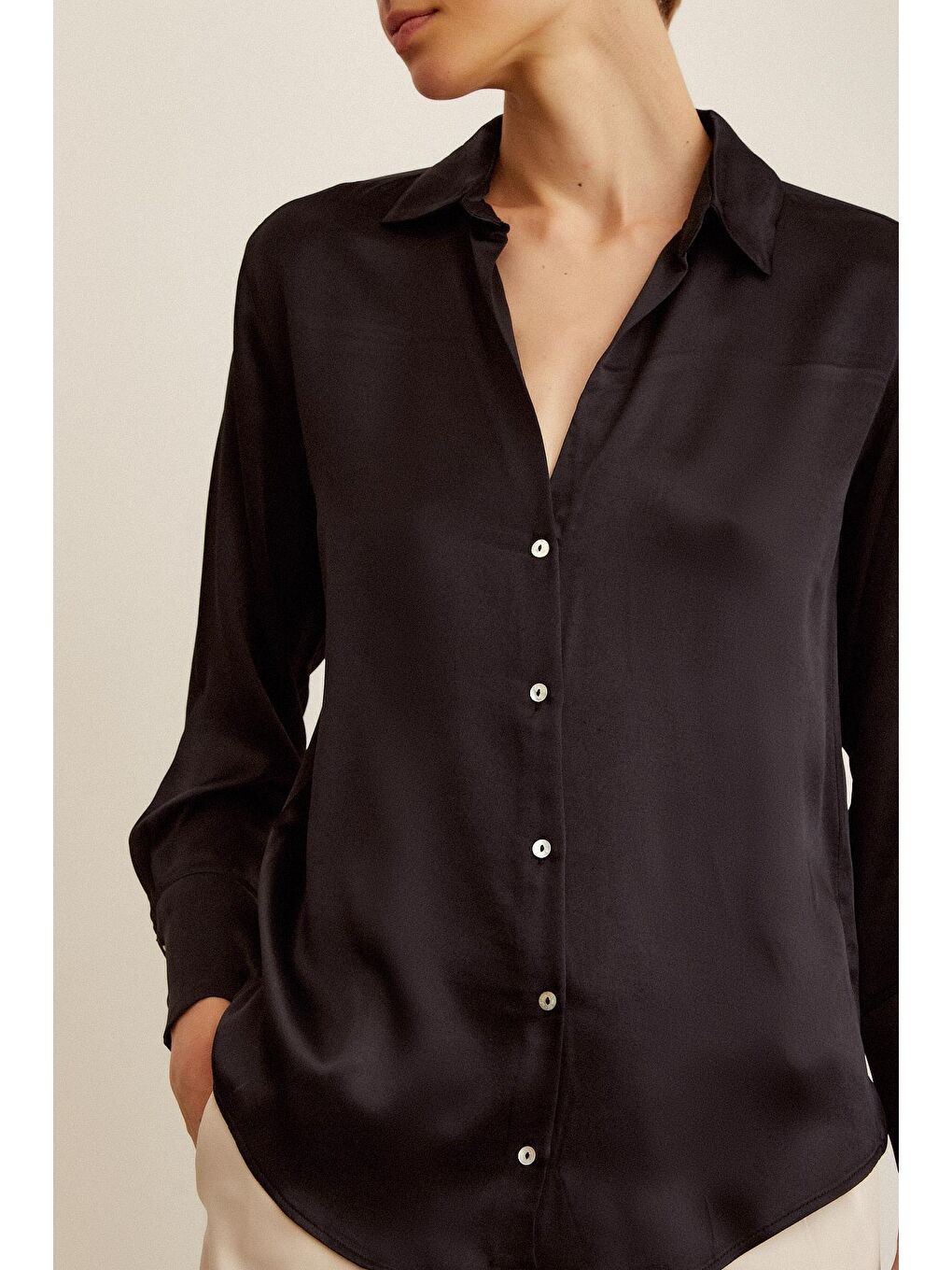 Siyah Viskon Saten Oversize Gömlek-2