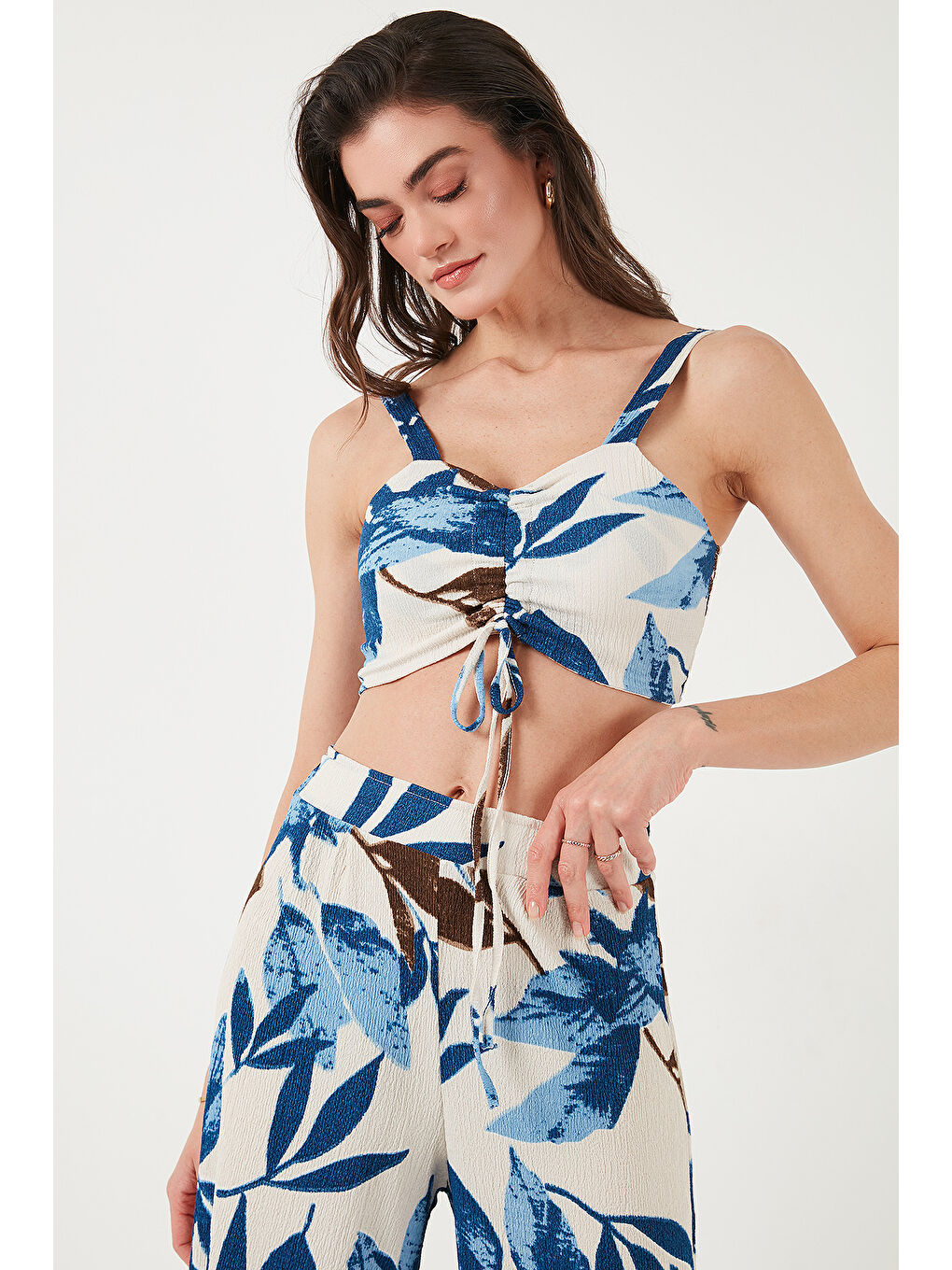 Mavi Slim Fit Yüksek Bel Bol Paça Crop Üst Desenli Takım 5866120-4