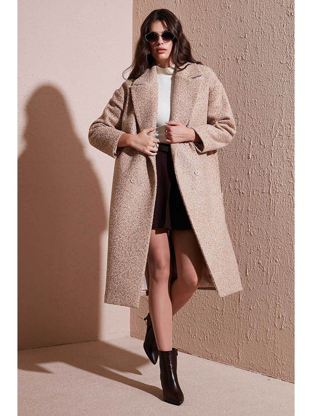 Bej Oversize Fit Mono Yaka Düğmeli Buklet Uzun Kaşe Kaban 6810236-1