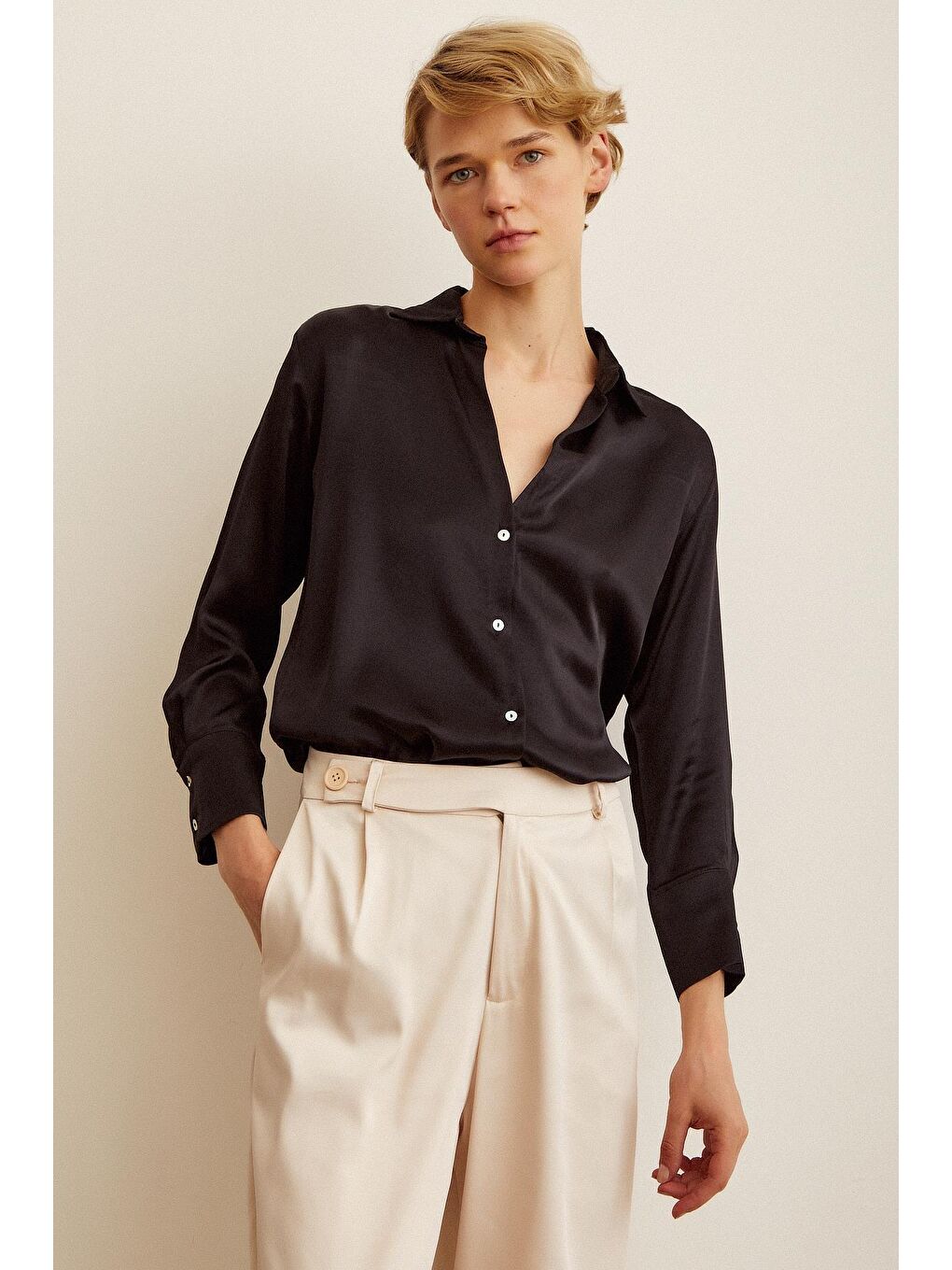 Siyah Viskon Saten Oversize Gömlek-4