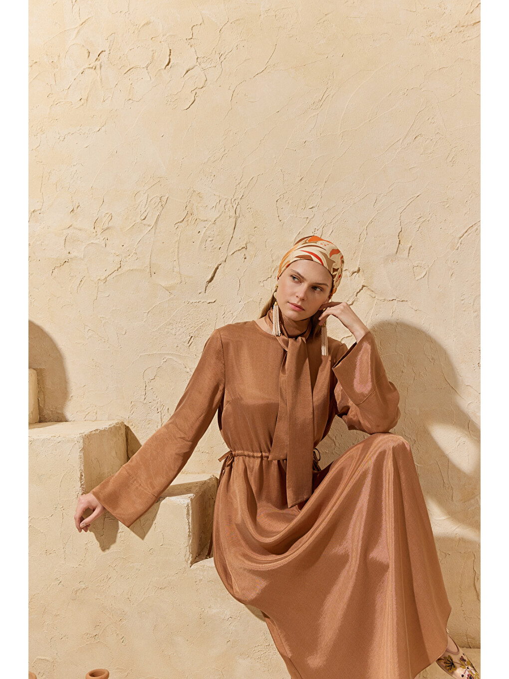 Bej Karamel Fular Detaylı Elbise-1