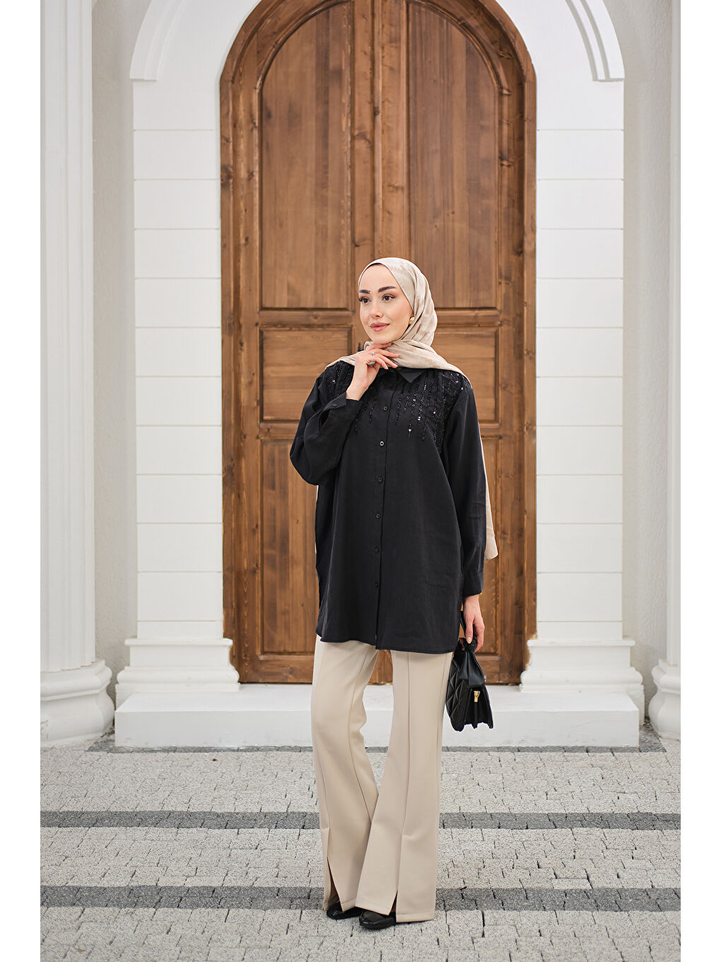Kadın Sıralı Boncuk İşlemeli Gömlek Siyah-1