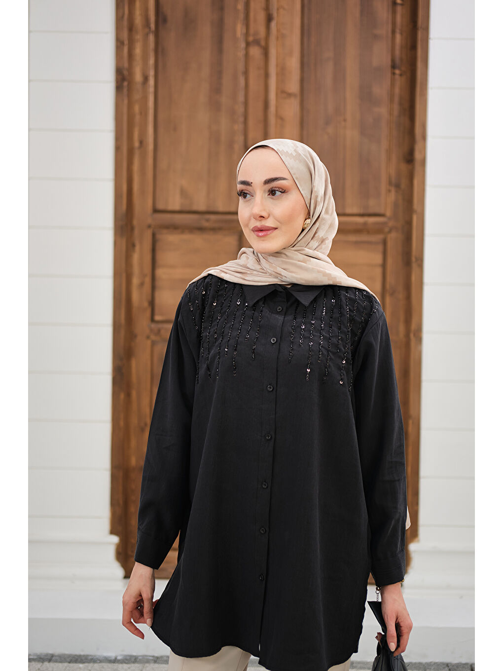 Kadın Sıralı Boncuk İşlemeli Gömlek Siyah-2