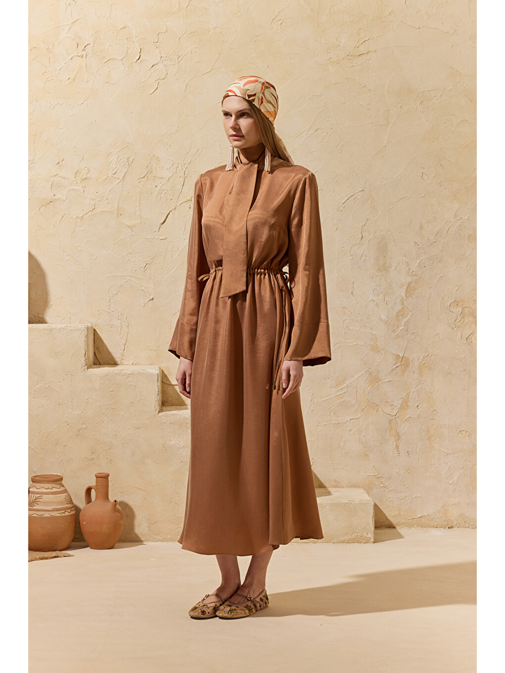 Bej Karamel Fular Detaylı Elbise-3