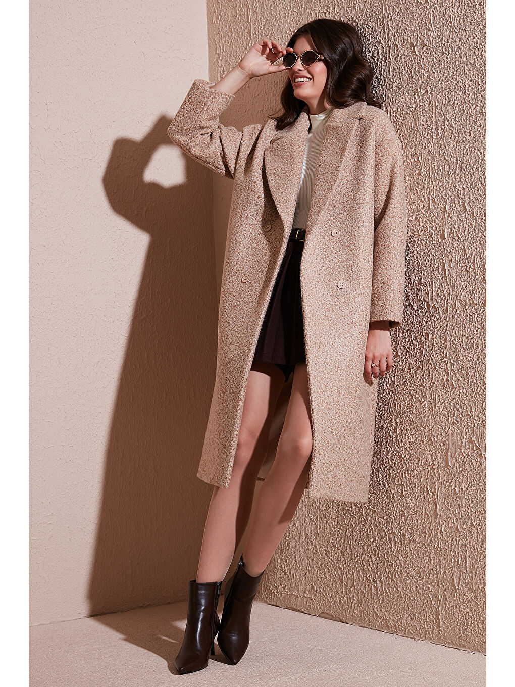 Bej Oversize Fit Mono Yaka Düğmeli Buklet Uzun Kaşe Kaban 6810236-2