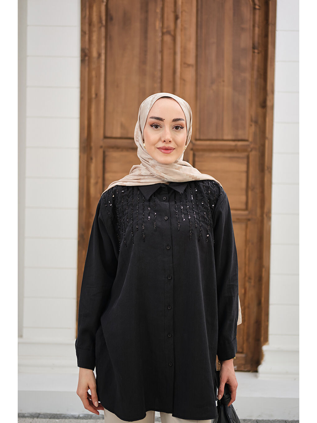 Kadın Sıralı Boncuk İşlemeli Gömlek Siyah-4
