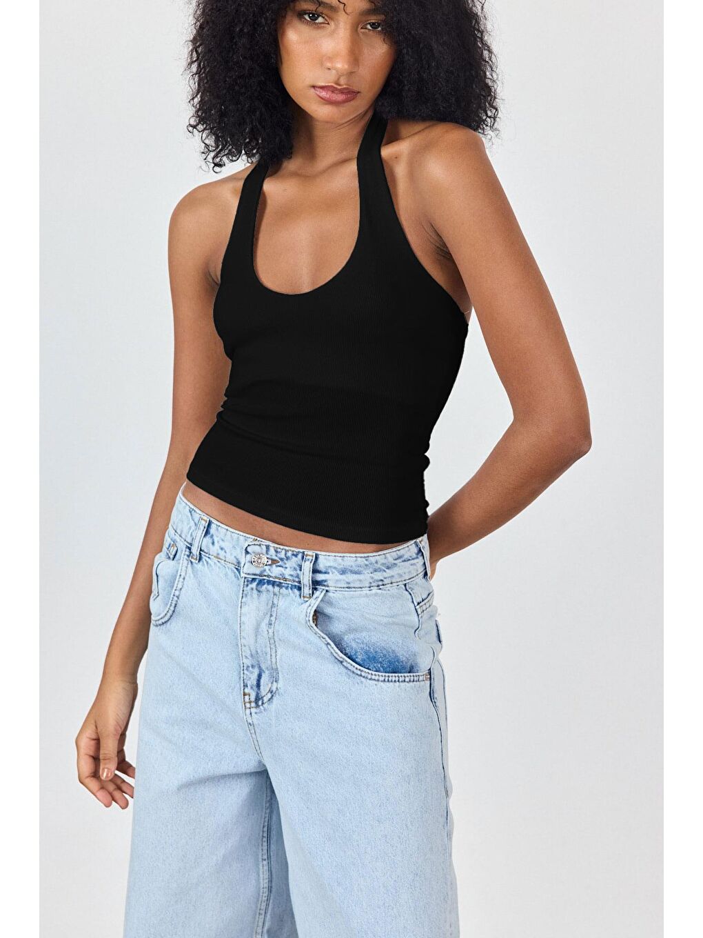 Siyah Boyundan Askılı Bluz-1