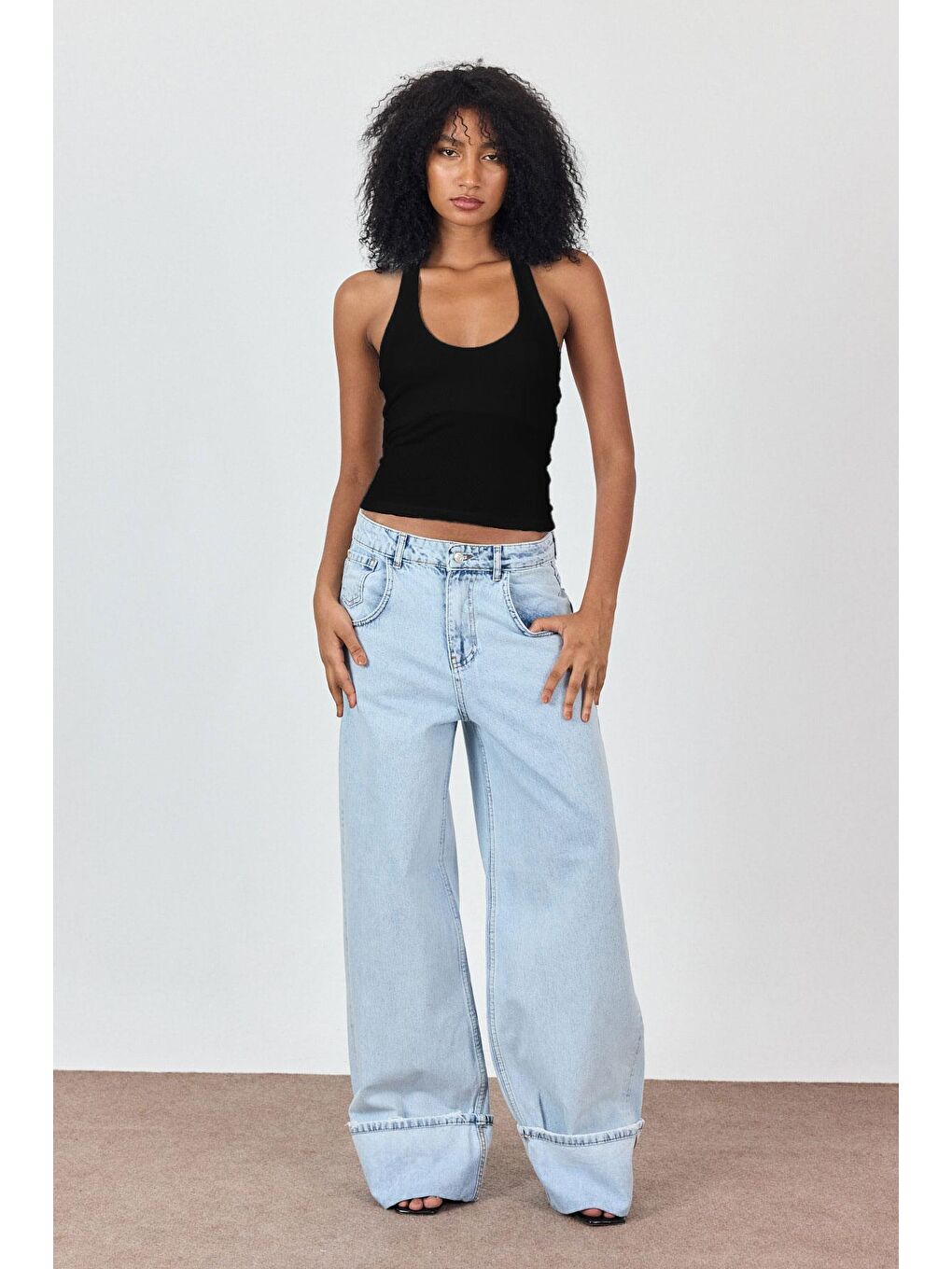 Siyah Boyundan Askılı Bluz-2