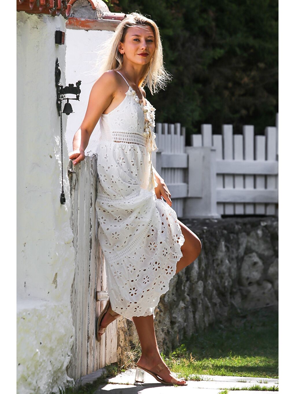 Ekru İtalyan Krem V Yaka Askılı Astarlı Püsküllü Fistolu Pamuklu Dokuma Casual Elbise-1