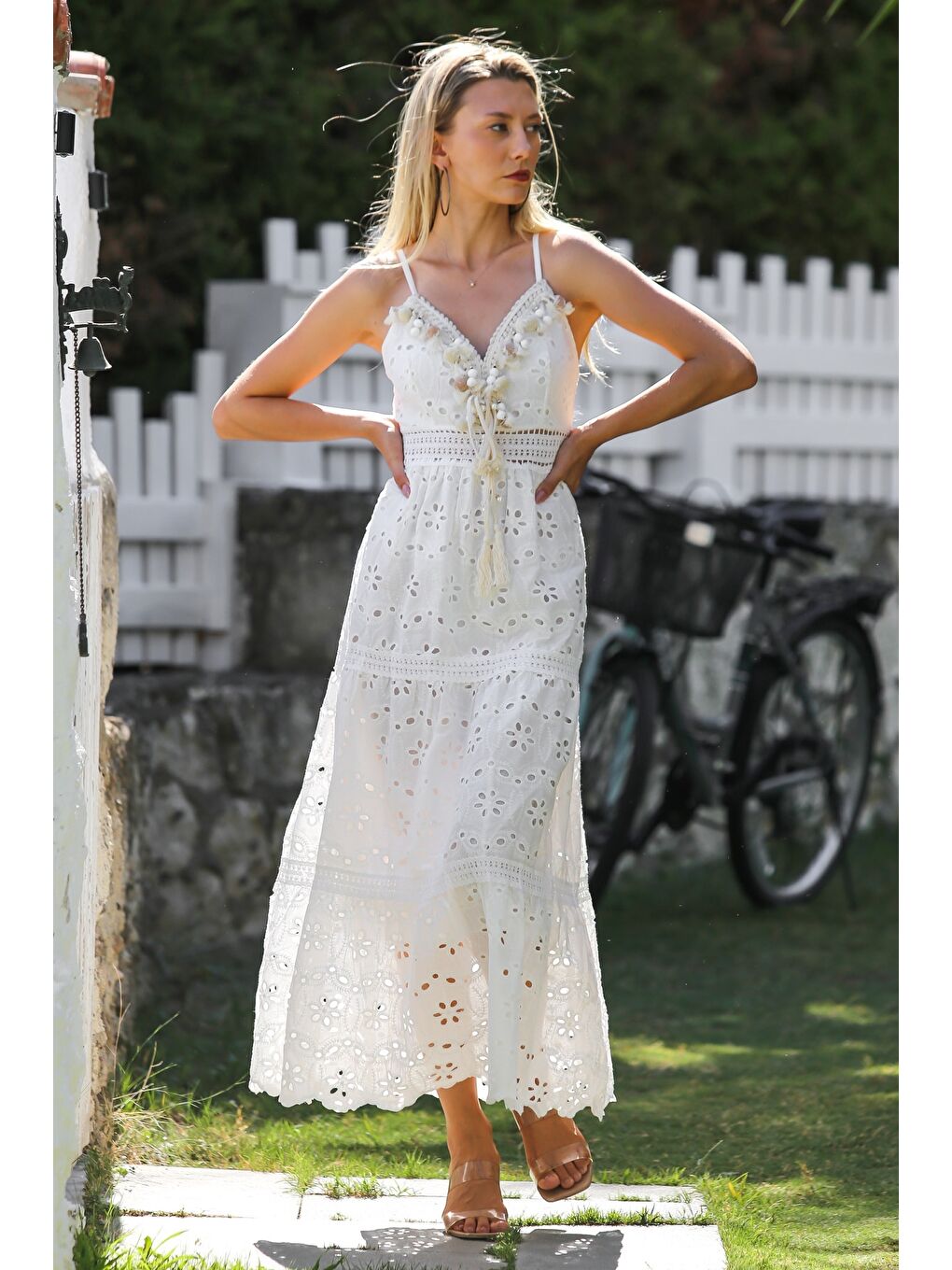 Ekru İtalyan Krem V Yaka Askılı Astarlı Püsküllü Fistolu Pamuklu Dokuma Casual Elbise-3