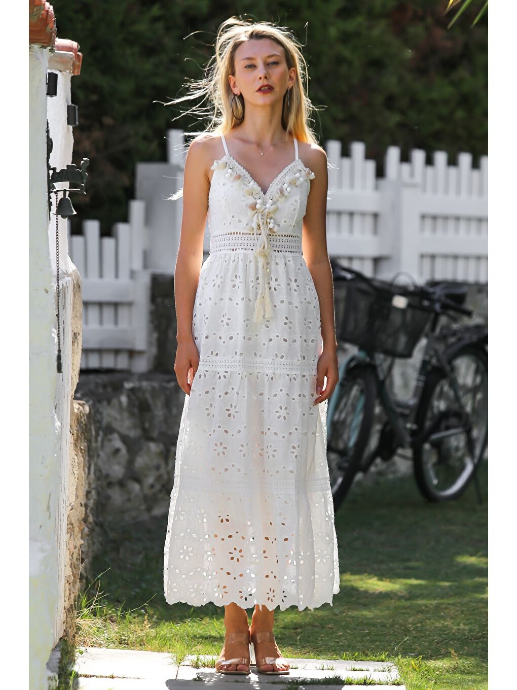 Ekru İtalyan Krem V Yaka Askılı Astarlı Püsküllü Fistolu Pamuklu Dokuma Casual Elbise-4