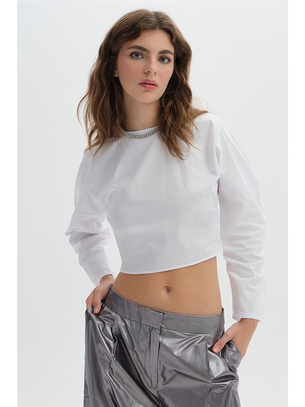 Ekru Arkadan Bağlamalı Bluz