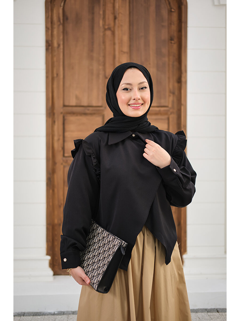 Kadın Kol Büzgülü Broş Detay Gömlek Siyah