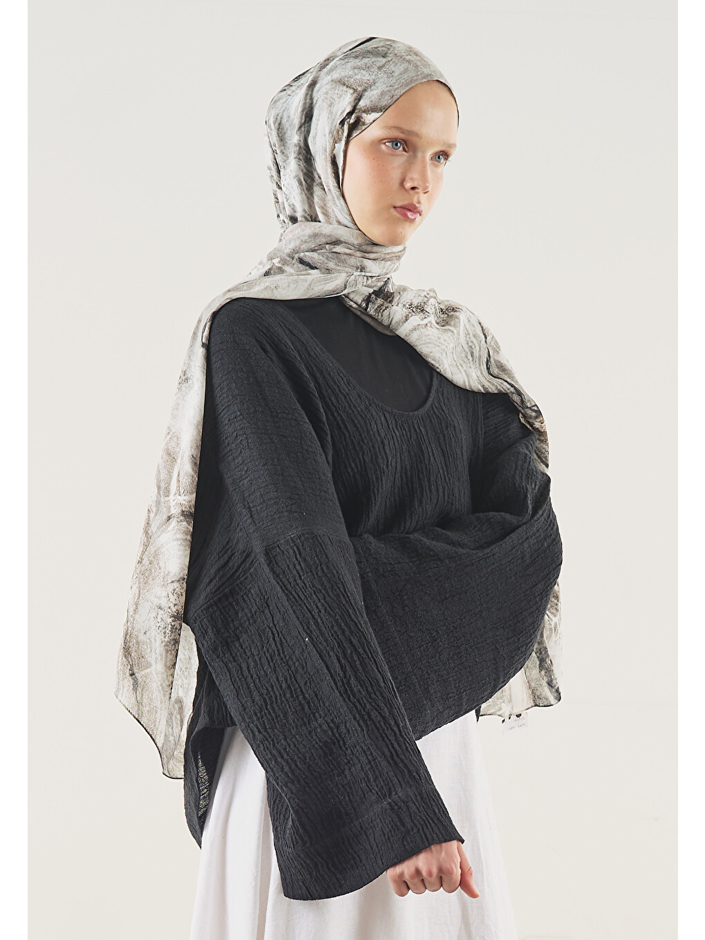 Siyah Soft Lınes Desen Soft Viskon Şal-1