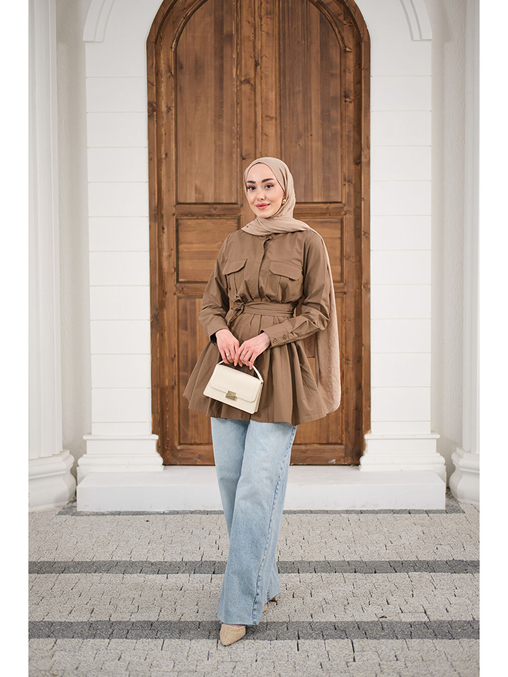 Kadın Çift Cep Detay Gizli Düğmeli Bel Bağlamalı Gömlek Kahverengi-1