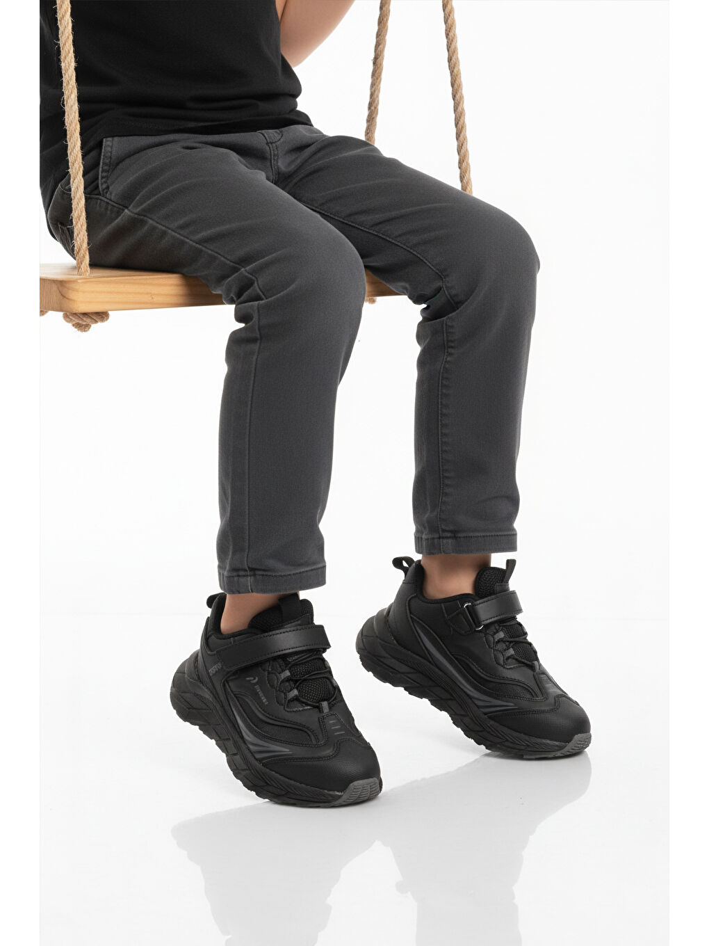 Siyah Cırtlı Hafif Esnek Erkek Çocuk Spor Ayakkabı 1987 F