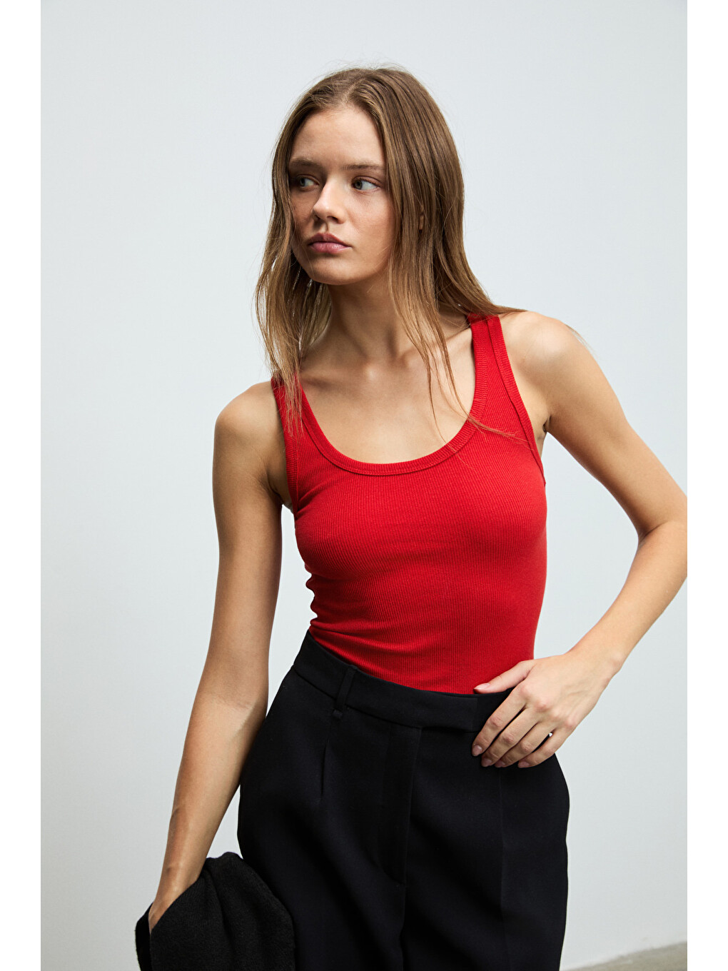 Lıllesol Kadın Fitilli Görünümlü Slim Fit Vücuda Oturan Havuz Yakalı Pamuklu Basic Kırmızı Atlet-2