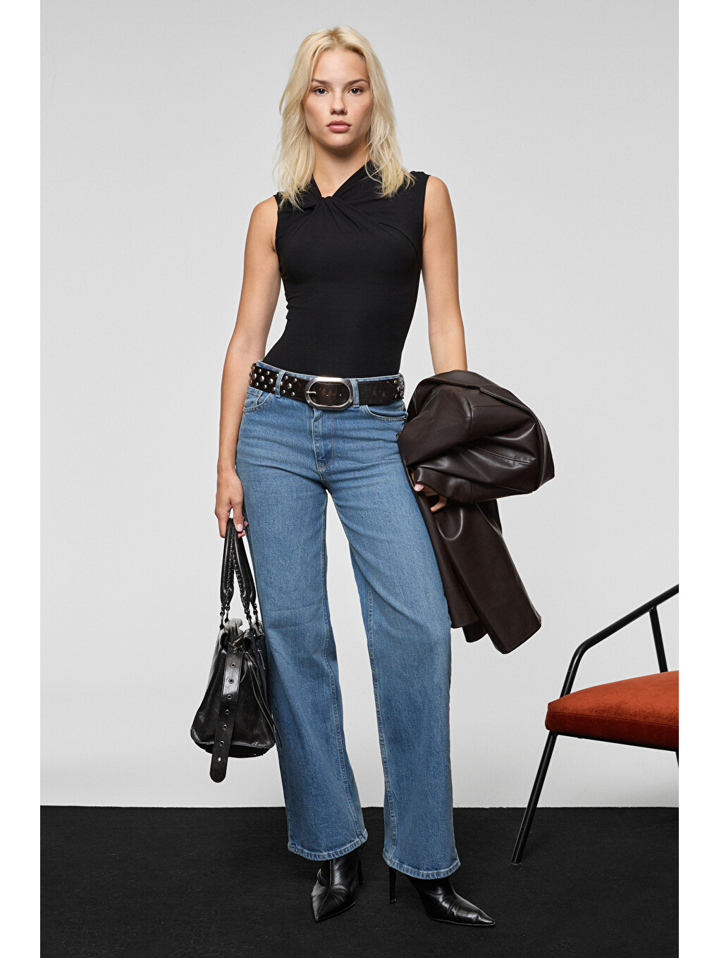 Siyah ORILENNA Kadın Önü Düğüm Detaylı Vücudu Saran Sıfır Kollu Slim Fit SİYAH Bluz-2